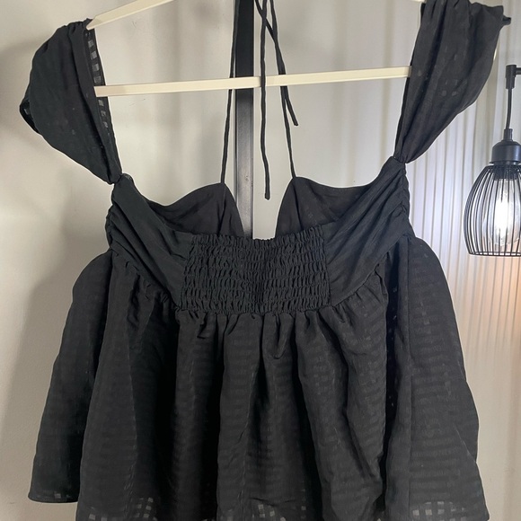 Urban Outfitters|| Black Over the Shoulder Flowy Top Blouse, Tie Neck Detail M - Picture 4 of 6